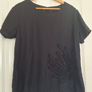 MED black 100% linen Top with embroidery‎ size M